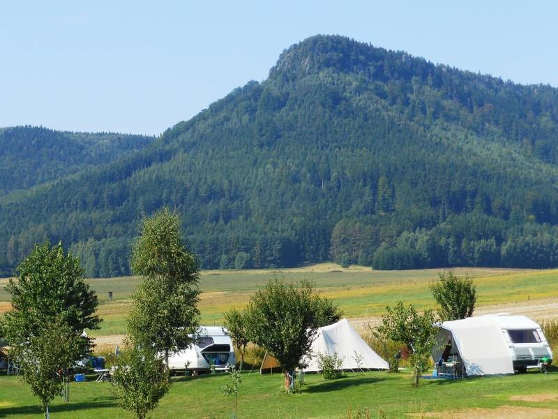 Camping-Bozanov.jpg