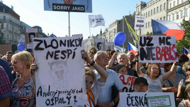 duizenden-mensen-protesteren-nieuwe-regering-tsjechie.jpg