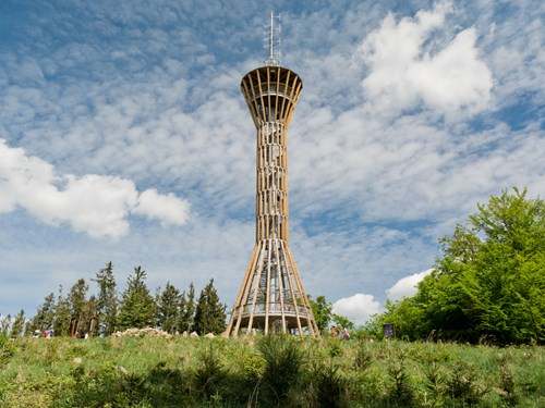 Špulka-uitkijktoren op de Březák-heuvel nabij Lbosín
